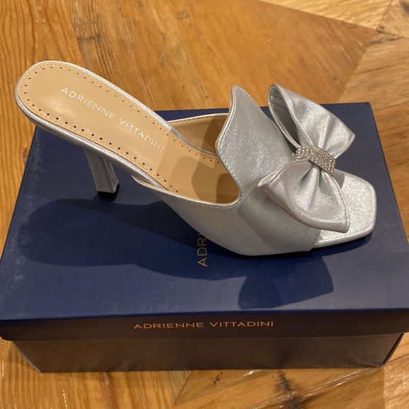 NEW Adrienne Vittadini Gladys Bow Mule - Picture 1 of 8